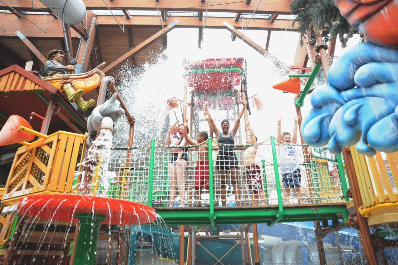 Six Flags Great Escape Lodge & Indoor Waterpark 퀸스베리 외부 사진