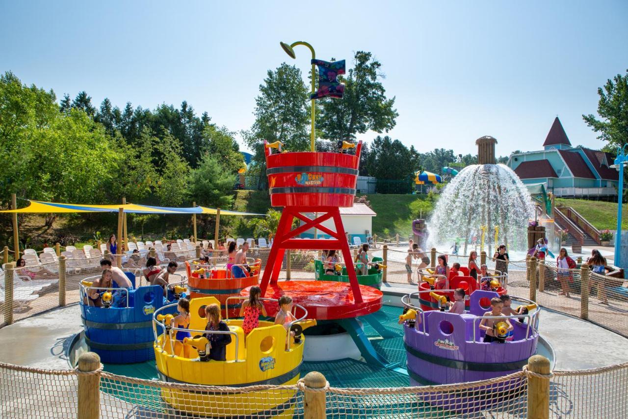 Six Flags Great Escape Lodge & Indoor Waterpark 퀸스베리 외부 사진