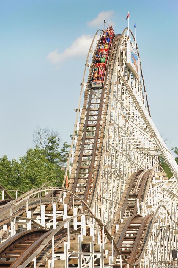 Six Flags Great Escape Lodge & Indoor Waterpark 퀸스베리 외부 사진