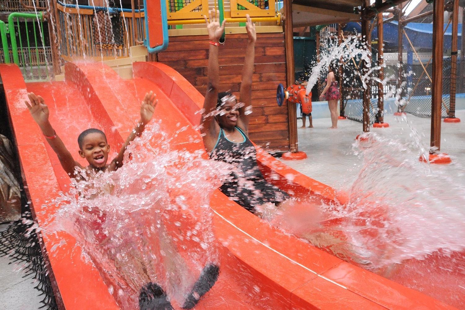 Six Flags Great Escape Lodge & Indoor Waterpark 퀸스베리 외부 사진